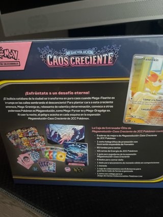 Caja Entrenador Élite ETB Caos Creciente Pokémon