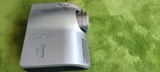 Proyector Hitachi PJ-TX100 hasta 300''