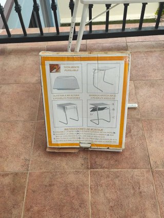 Mesa auxiliar plegable blanca