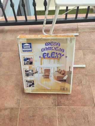 Mesa auxiliar plegable blanca