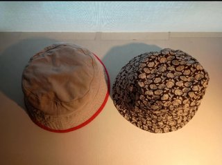 Dos gorros Quechua reversibles