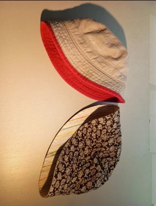 Dos gorros Quechua reversibles