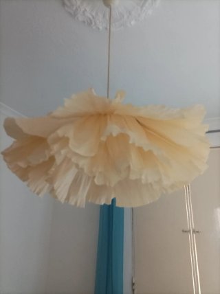 Lámpara de papel beige ,salón habitación