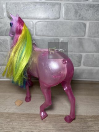 Unicornio y muñeca barbie