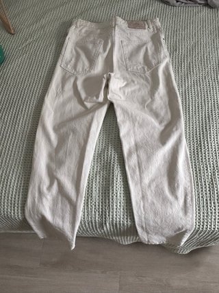 Pantalones vaqueros blancos rotos