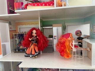 Casa Monster High con muñecas