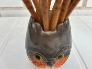 SALDO Búho de porcelana con cerillas