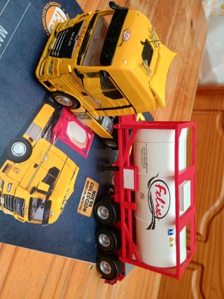 Camión MAN TGX 1:43 Salvat