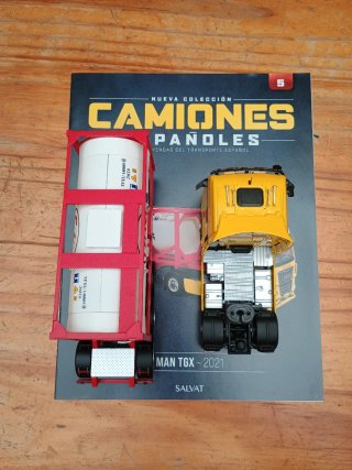 Camión MAN TGX 1:43 Salvat