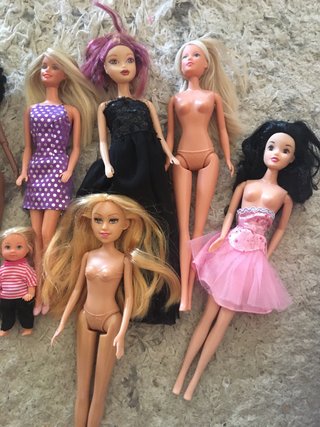 Lote de 10 Muñecas Barbie y Accesorios