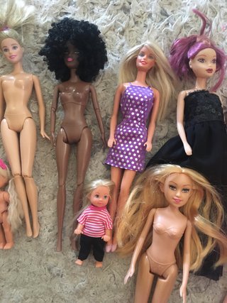 Lote de 10 Muñecas Barbie y Accesorios