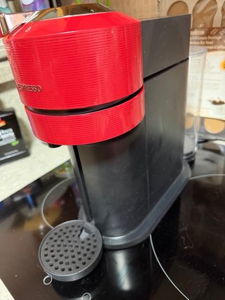 Cafetera Nespresso Vertuo Roja