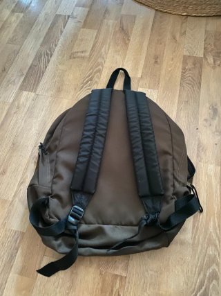 Mochila Eastpak marrón y beige