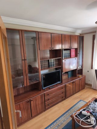 Mueble de salón madera y cristal