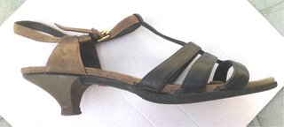 Sandalias  Bicolor Tacón Kitten Negro y Marrón
