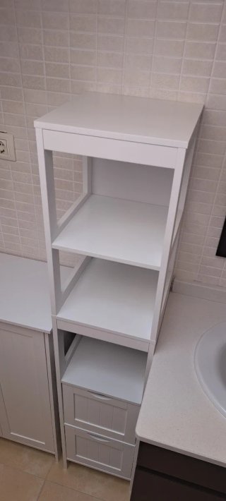 Mueble de baño blanco de madera