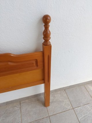 Cabecero de madera de pino