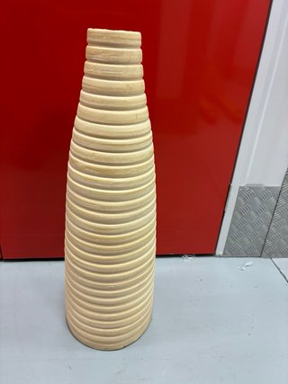 Jarrón de terracotta beige y marrón