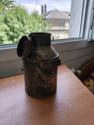 Tinaja antigua de aluminio
