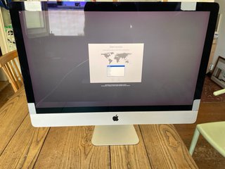 Apple iMac 27 2015 con pantalla fisurada.