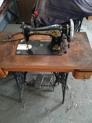Máquina de coser Singer antigua