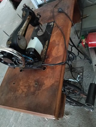 Máquina de coser Singer antigua
