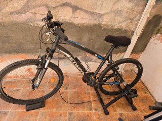 Bicicleta Btwin con rodillo