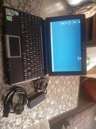 ASUS Eee 1000H + cargador y maletín