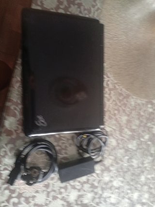 ASUS Eee 1000H + cargador y maletín