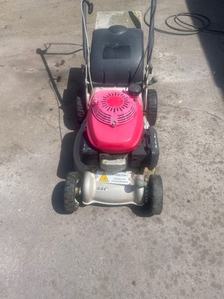 Cortacésped Honda averiado