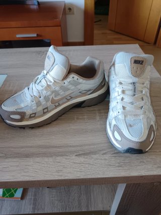 Zapatillas Nike Beige y Blancas