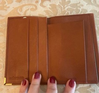 Cartera de piel marrón
