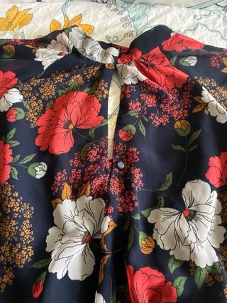 Vestido Zara floral azul y rojo