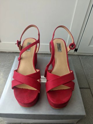 Sandalias con cuña de Fórmula Joven