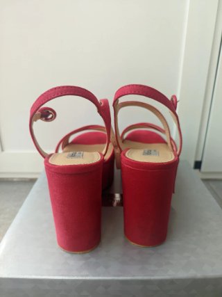 Sandalias con cuña de Fórmula Joven