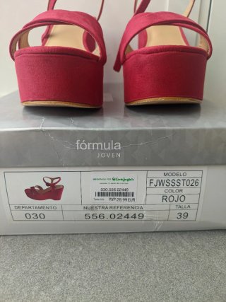 Sandalias con cuña de Fórmula Joven