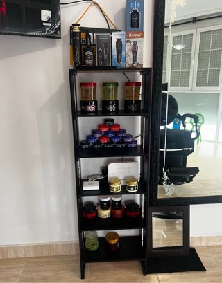 SE VENDE MONTAJE DE BARBERÍA COMPLETO