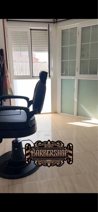 SE VENDE MONTAJE DE BARBERÍA COMPLETO