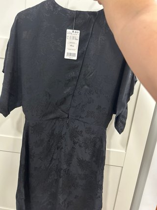 Vestido negro Mango estampado floral