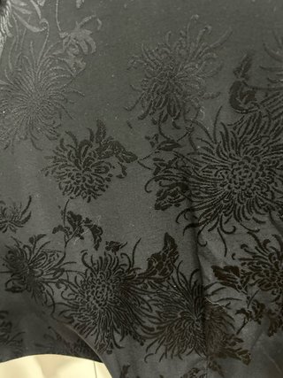 Vestido negro Mango estampado floral