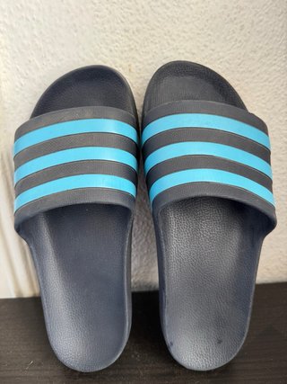 Chanclas Adidas Azul y Negro Talla 42