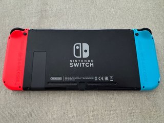 Nintendo Switch Azul/Rojo + Dock y Cargador