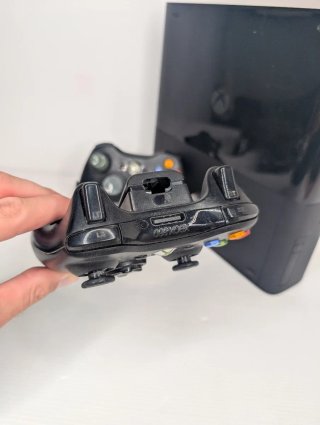 Xbox 360 E 250GB + 2 Controller + Alimentatore