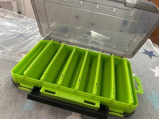 Señuelos y caja de pesca spinning