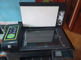 Impresora HP Negra con Tintas casi sin gasrar