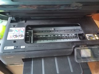 Impresora HP Negra con Tintas casi sin gasrar