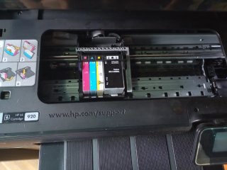 Impresora HP Negra con Tintas casi sin gasrar
