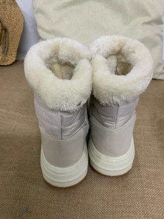Botas de invierno beige y blancas