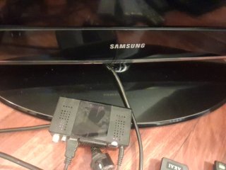 2 TVs LG y Samsung Negras