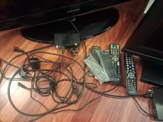 2 TVs LG y Samsung Negras